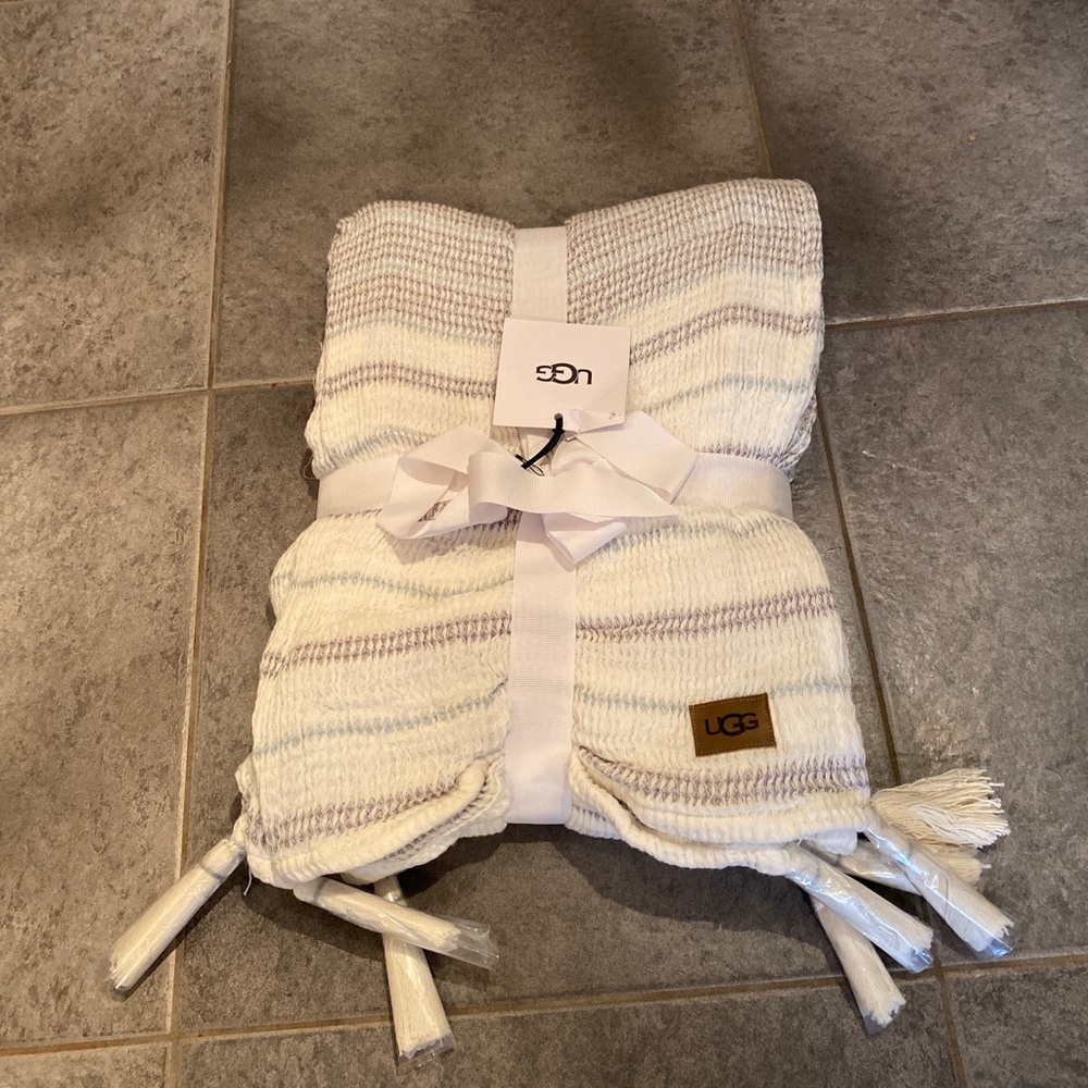 UGG® Australia Kayla Throw Blanket - 50x70”